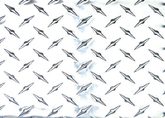 La Cina piatto di alluminio di 4x8 Diamond Plate Customized 1050 di alluminio per il pavimento fornitore